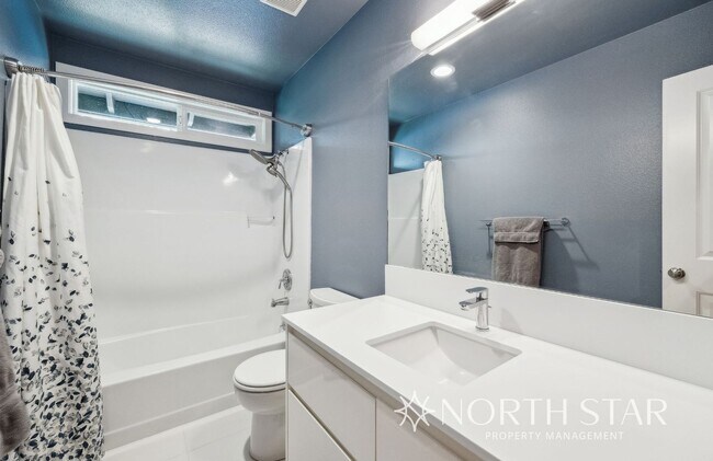 Building Photo - Beautifully Updated Contemporary Home in t...