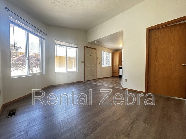 Building Photo - 1812-1818 NE Wichita Way