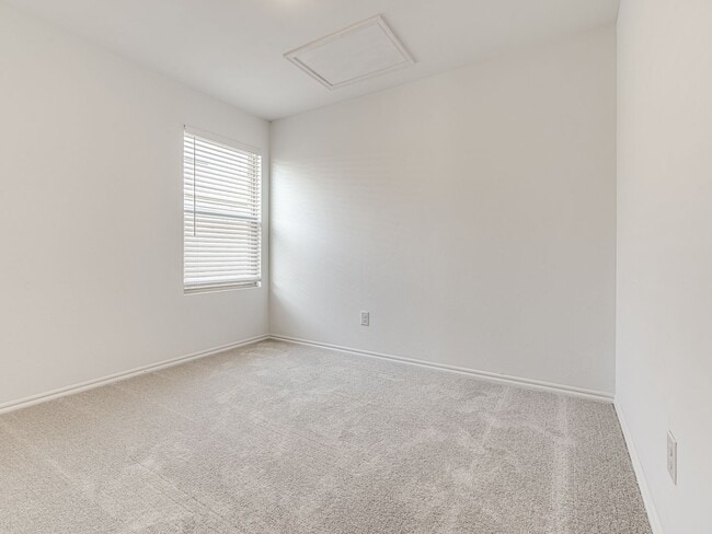 Building Photo - Brand New Home + Edmond Schools + 4 bedroo...