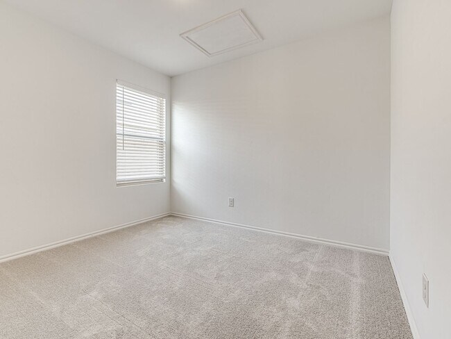 Building Photo - FREE AUGUST RENT + Brand New Home + Edmond...
