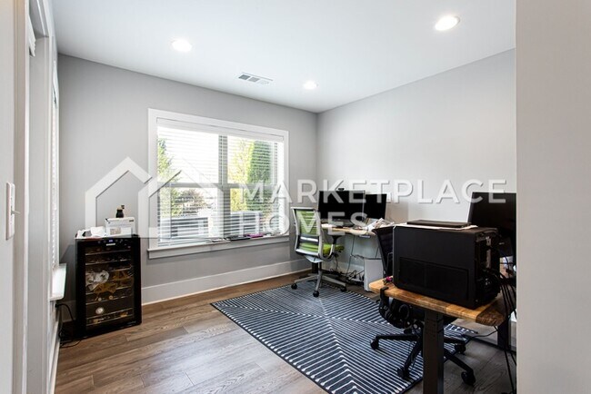 Building Photo - 3594 Parkhaven Pl