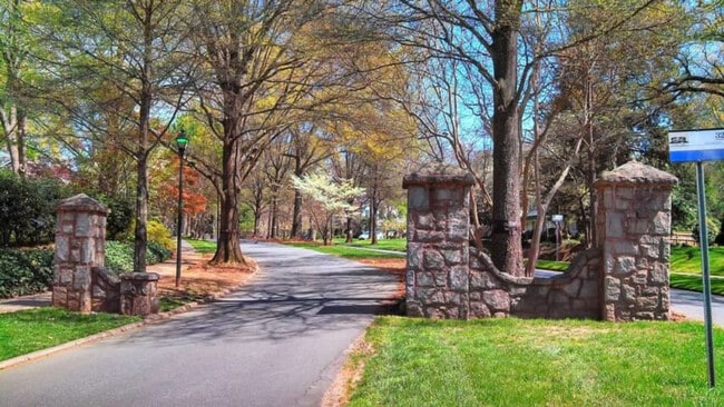 Building Photo - 600 Hermitage Ct