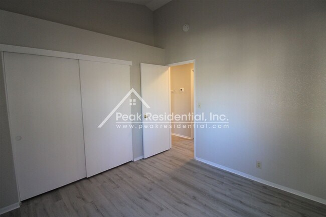 Building Photo - Updated 3bd/2ba Home near Cosumnes River College