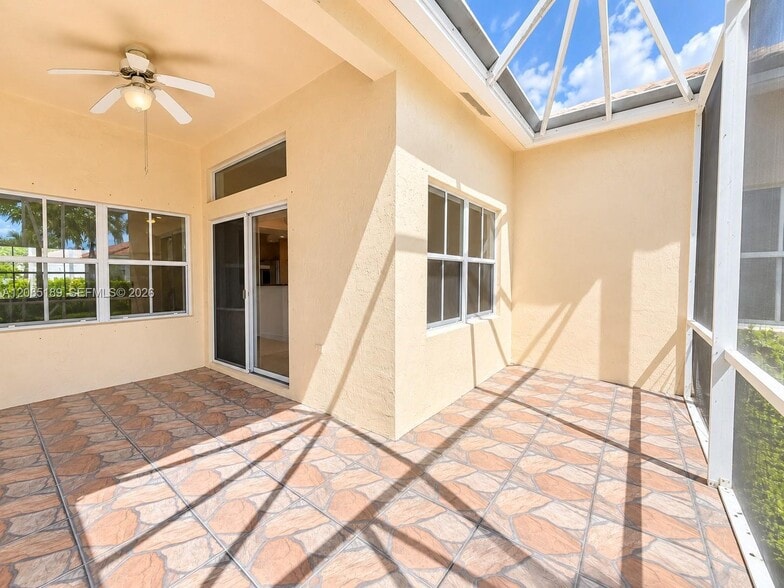 Building Photo - 908 Tanglewood Cir