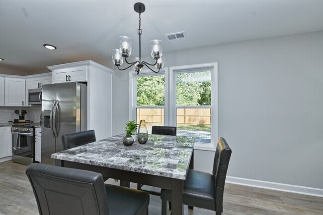 Building Photo - 146 N Trigg Ave