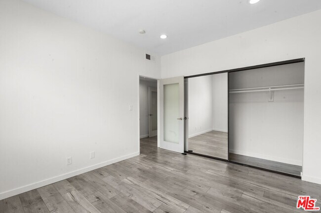 Building Photo - 424 Westmoreland Ave