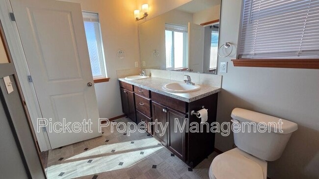 Building Photo - 2523 Filbert Ave