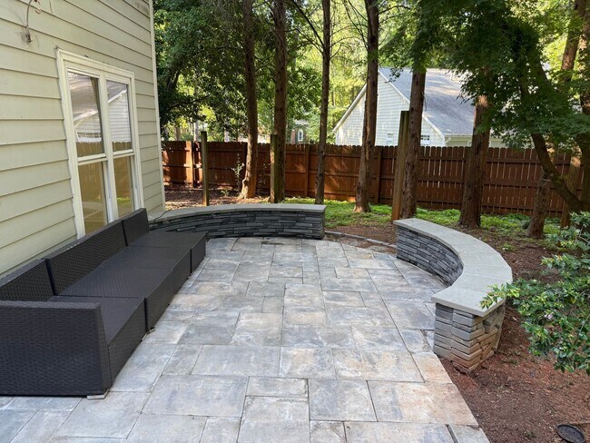 Building Photo - Spacious 3BR Home with Fenced Yard & Outdoor Living in Prime Location!