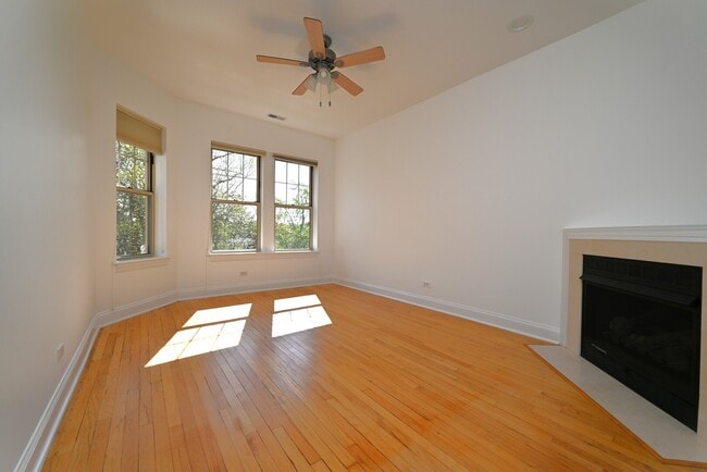 Building Photo - 7404 N Oakley Ave