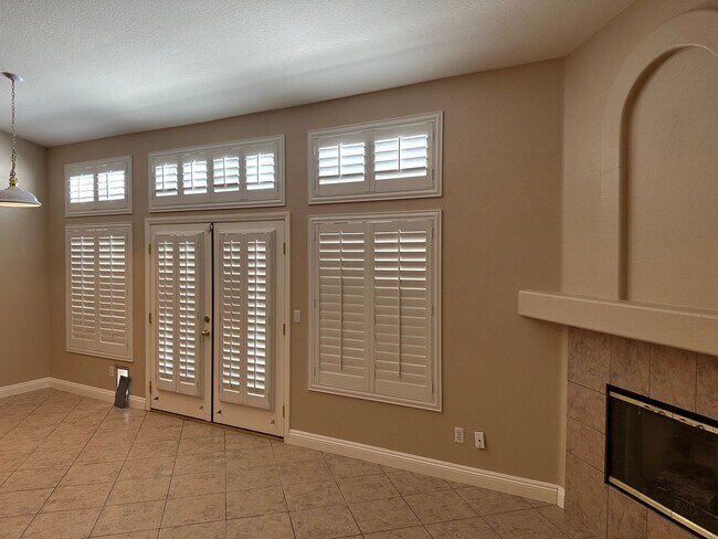 Building Photo - Henderson!!  Solar Panels!! Tankless Hot w...