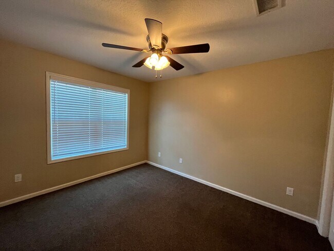 Building Photo - 1762 Hyssop Crossing