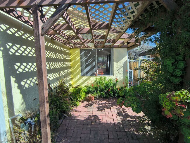 Building Photo - BEAUTIFUL TWO LEVEL 4BD/3BA HOME AVAILABLE IN MILPITAS, CA !!!!!!