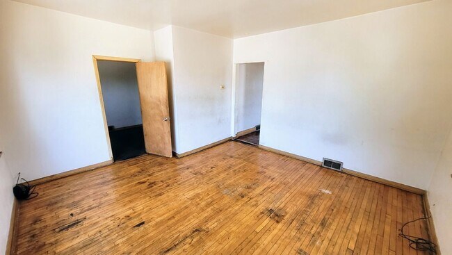 Primary Photo - 2471 S 17th St