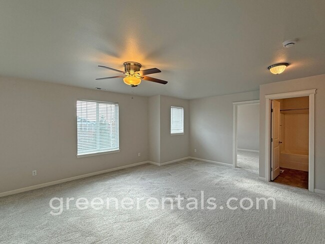 Building Photo - 4BR/2.5BA with Bonus Loft and Den in Lacey