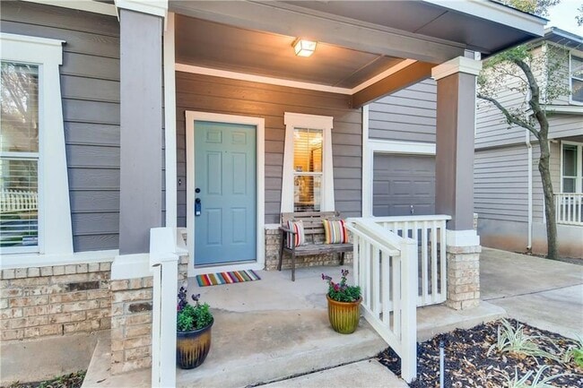 Building Photo - 903 Peyton Pl