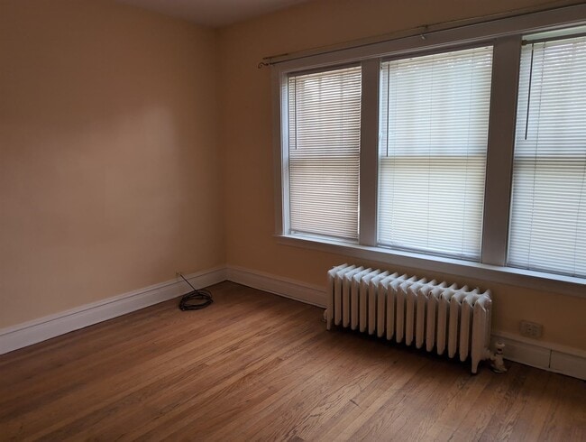 Building Photo - 5622 N Mango Ave