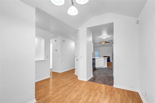 Building Photo - 16613 Jaron Dr