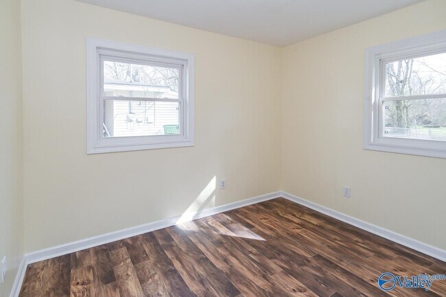 Building Photo - 2423 Medaris Rd NW