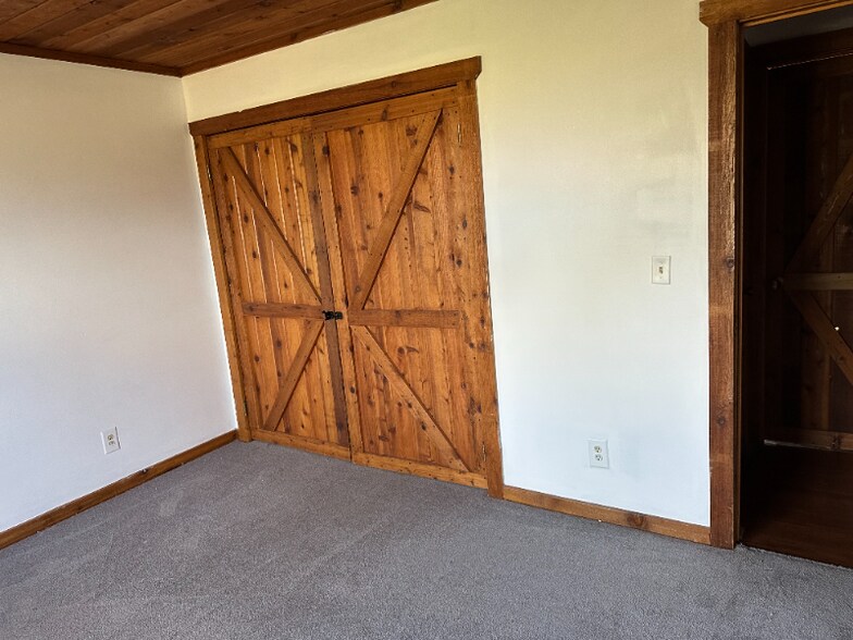 Building Photo - 5963 W Chadwick Rd