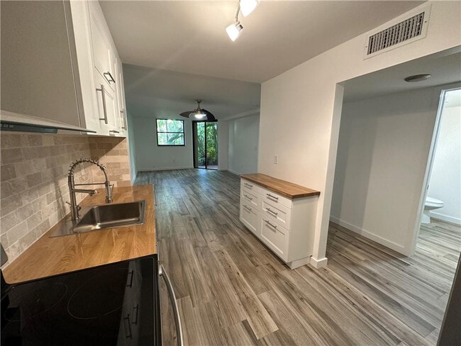 Building Photo - 101 Ocean Ln Dr