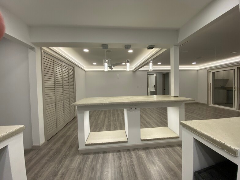 Concrete island counter - 3716 Claudine St