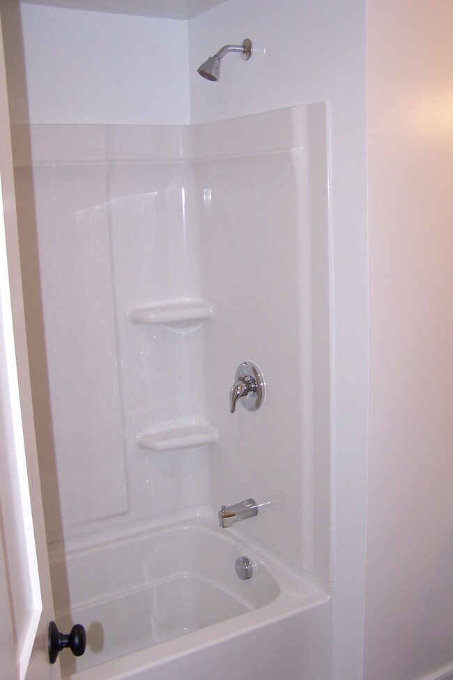 Shower - 26 E Pomfret St