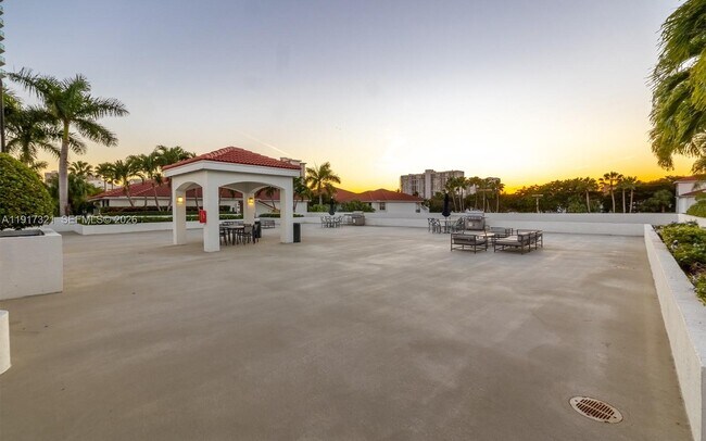 Building Photo - 3255 NE 184th St