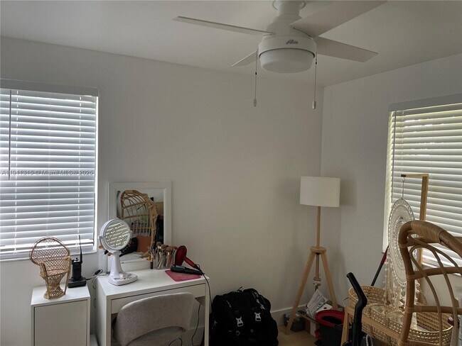 Building Photo - 10011 Winding Lake Rd