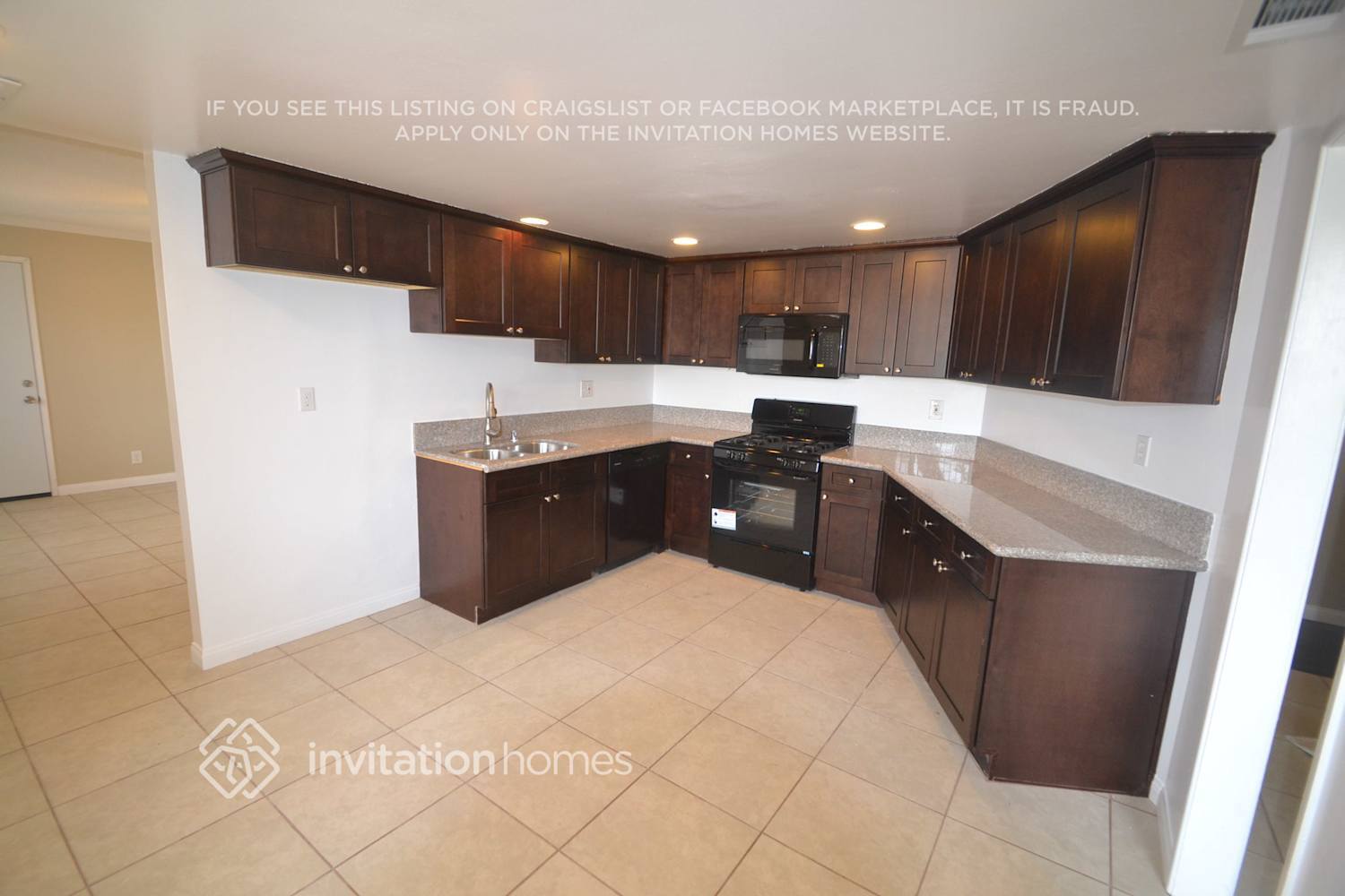 Building Photo - 3188 Darlington Dr