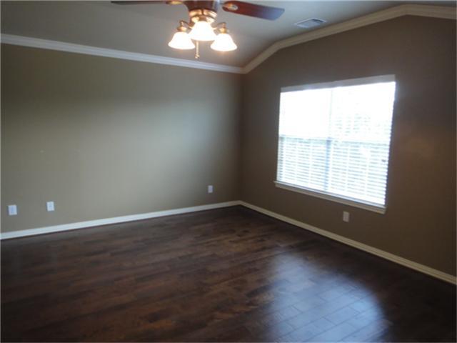 Building Photo - 25254 Finchgrove Ln