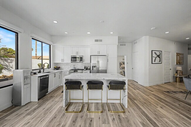 Building Photo - 7300 E Earll Dr