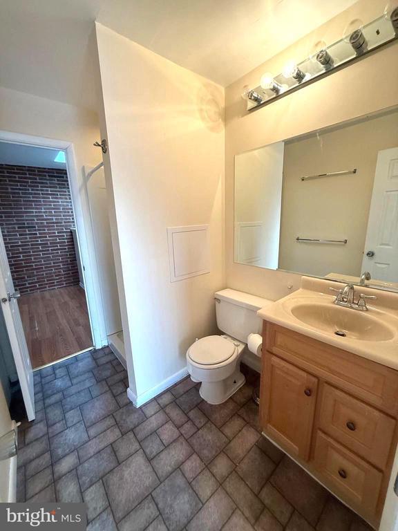 Building Photo - 1071 Lancaster Blvd