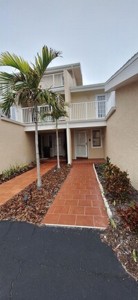 Building Photo - Private entrance to Beach! 2 master suites...