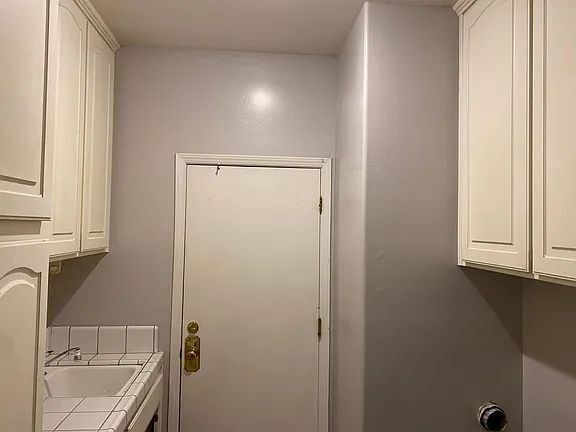 Building Photo - Location, location, location! This charming home is located in the much desired Northwest area of...