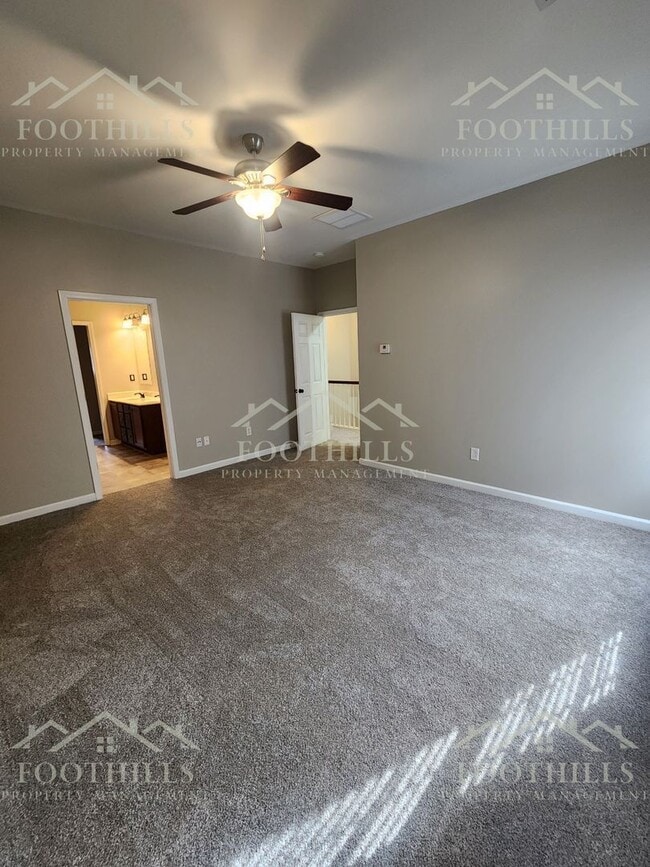 Building Photo - 6 Robert de Brus Cir