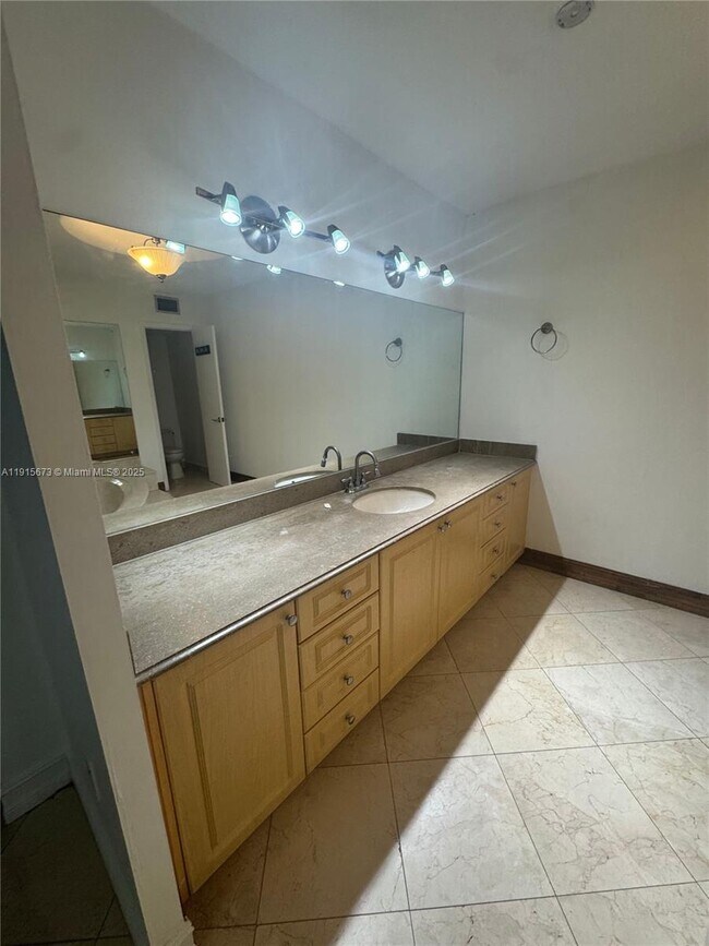 Building Photo - 7000 Crown Gate Ct