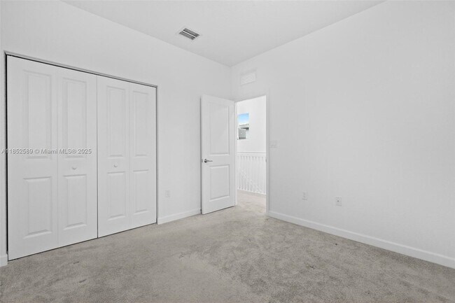 Building Photo - 1826 SE 26th Rd