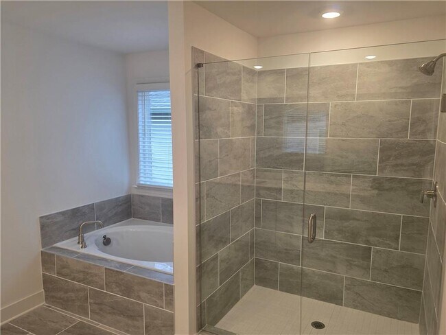 Building Photo - 221 Brownlee Rd