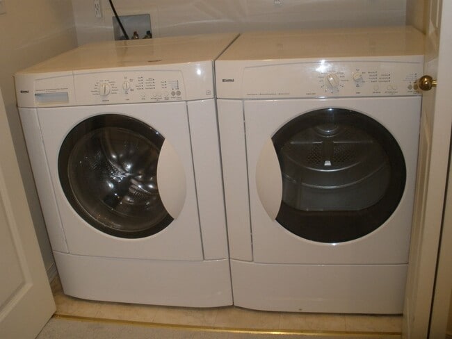 Building Photo - Loyal Heights/ Seattle