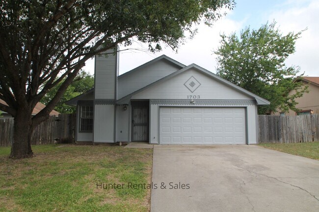 Building Photo - Dreamy Three-Bedroom - 1st month free with...
