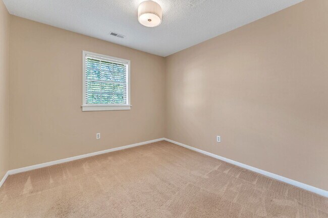 Building Photo - Beautiful 3 Bedroom 2.5 Bathroom Condo in Prime Taylors Location $1,625/mo rent