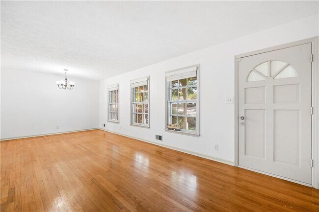 Building Photo - 4531 S Roberts Dr