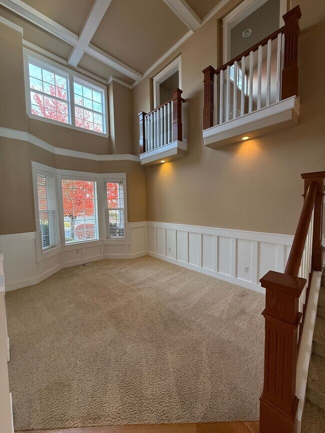 Building Photo - Stunning large 3 bedroom plus bonus rooms ...