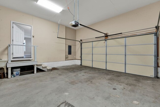 Building Photo - 140 Glenda Dr