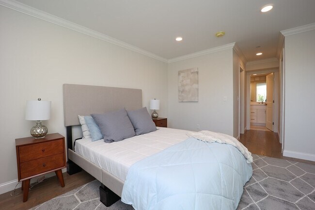 Building Photo - 1400 Centre St