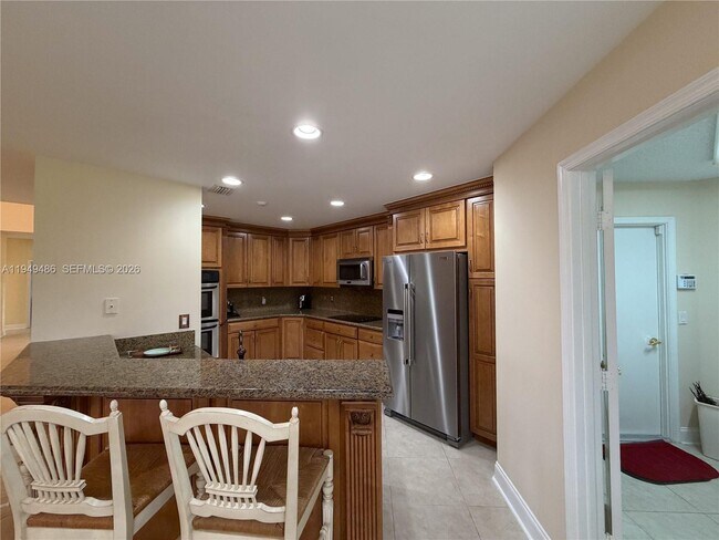 Building Photo - 3279 Huntington