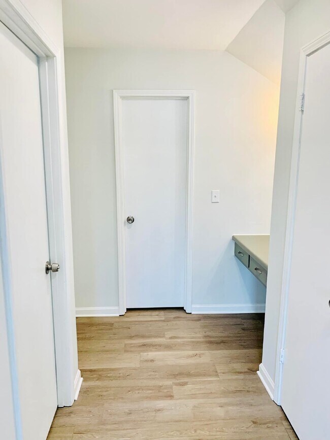 Building Photo - $500 off one month.  Call for details. "Ch...