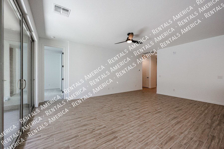 Building Photo - 9429 E Spiral Ave