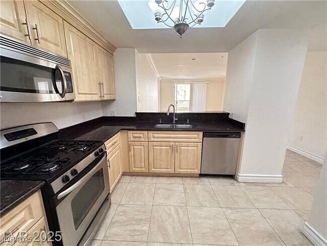 Building Photo - 270 E Flamingo Rd