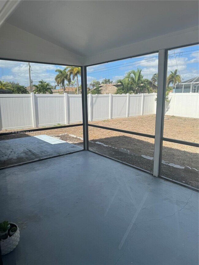 Building Photo - 609 SE 2nd St